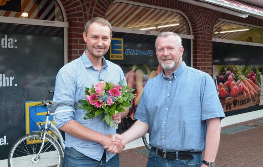 Edeka Uttrodt in Bruckhausen: Werner Schulte begrüßt neuen Inhaber