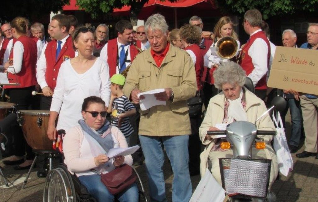 Flashmob in Hünxe – Bürger feiern das Grundgesetz