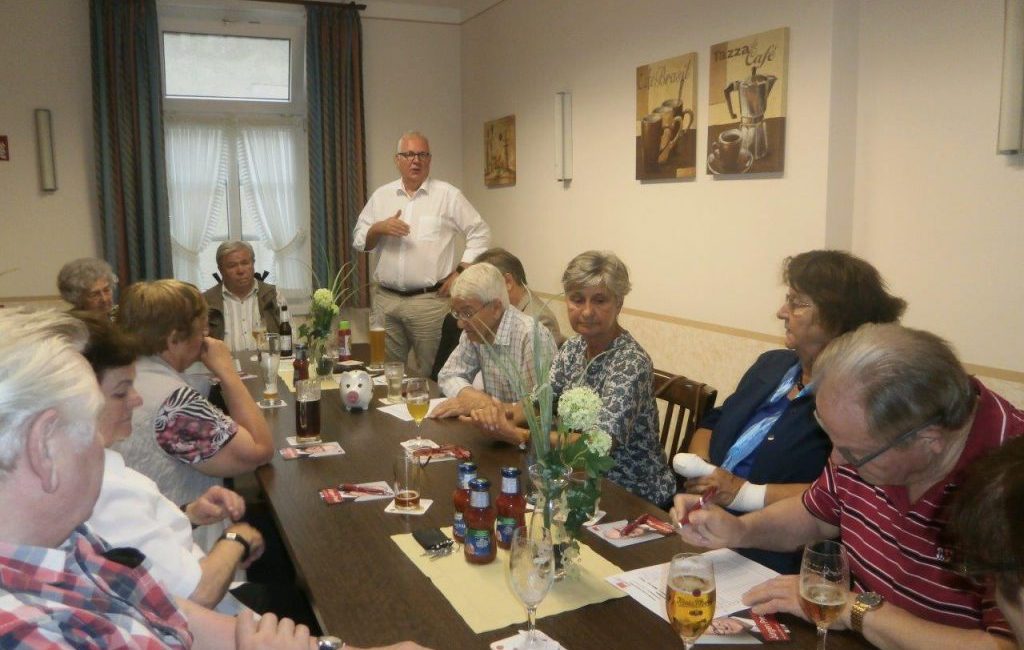 Lebendige Diskussion mit SPD-Bundestagskandidat Jürgen Preuß beim Grillnachmittag der AG60plus Hünxe