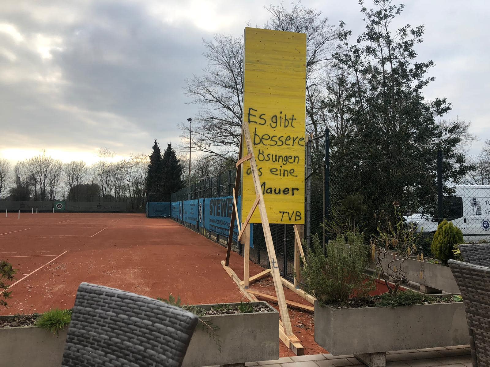 Sportplatz Bruckhausen: Lärmschutz am TVB-Vereinsheim darf nicht zum Problem werden!