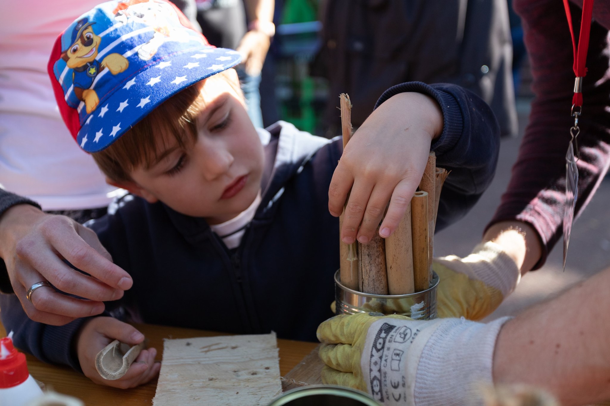 Bilderstrecke: Wir bauen Nistkästen und Insektenhotels beim Möllebeckfest 2019
