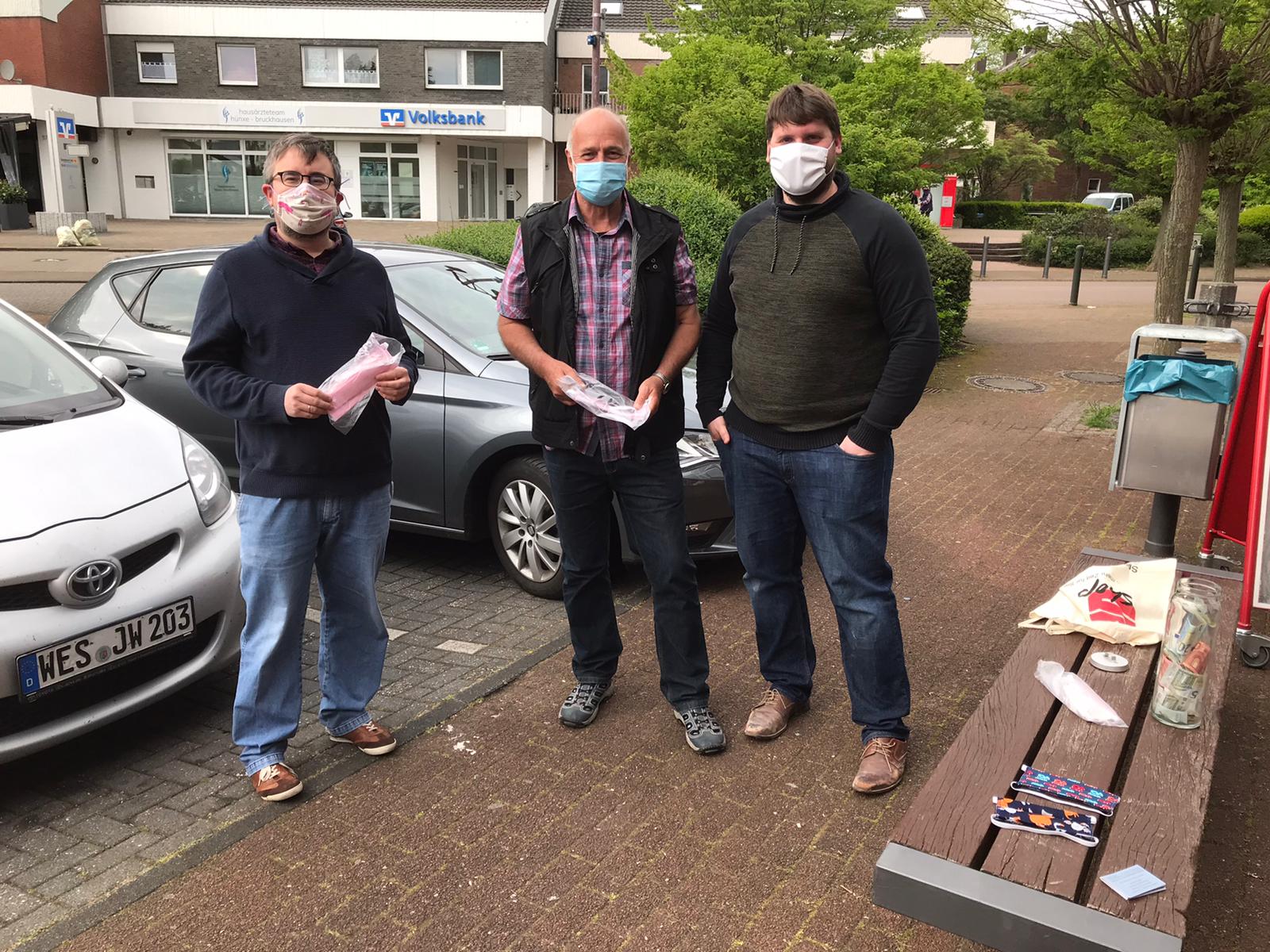 Bilderstrecke: Alltagsmaske gegen Spende – Bruckhausen legt mal wieder einen drauf!
