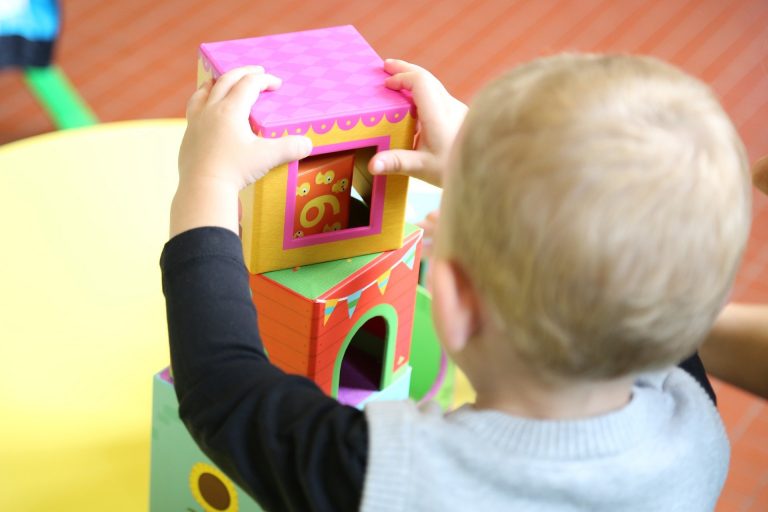 U3/Ü3: „Abschaffung der Stichtagsregelung entlastet junge Familien!“