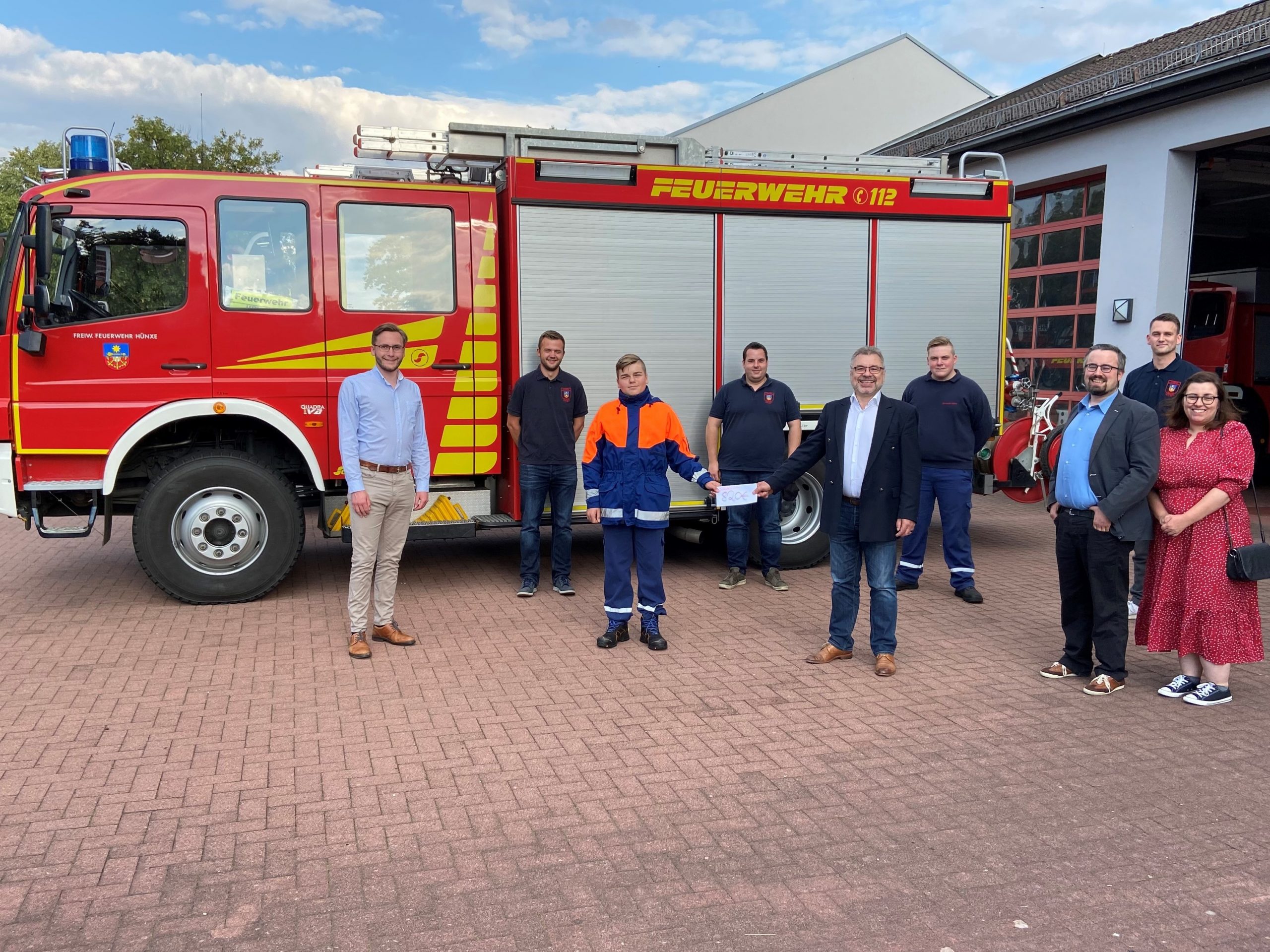 Masken-Aktion: 820 Euro für die Jugendfeuerwehr Hünxe