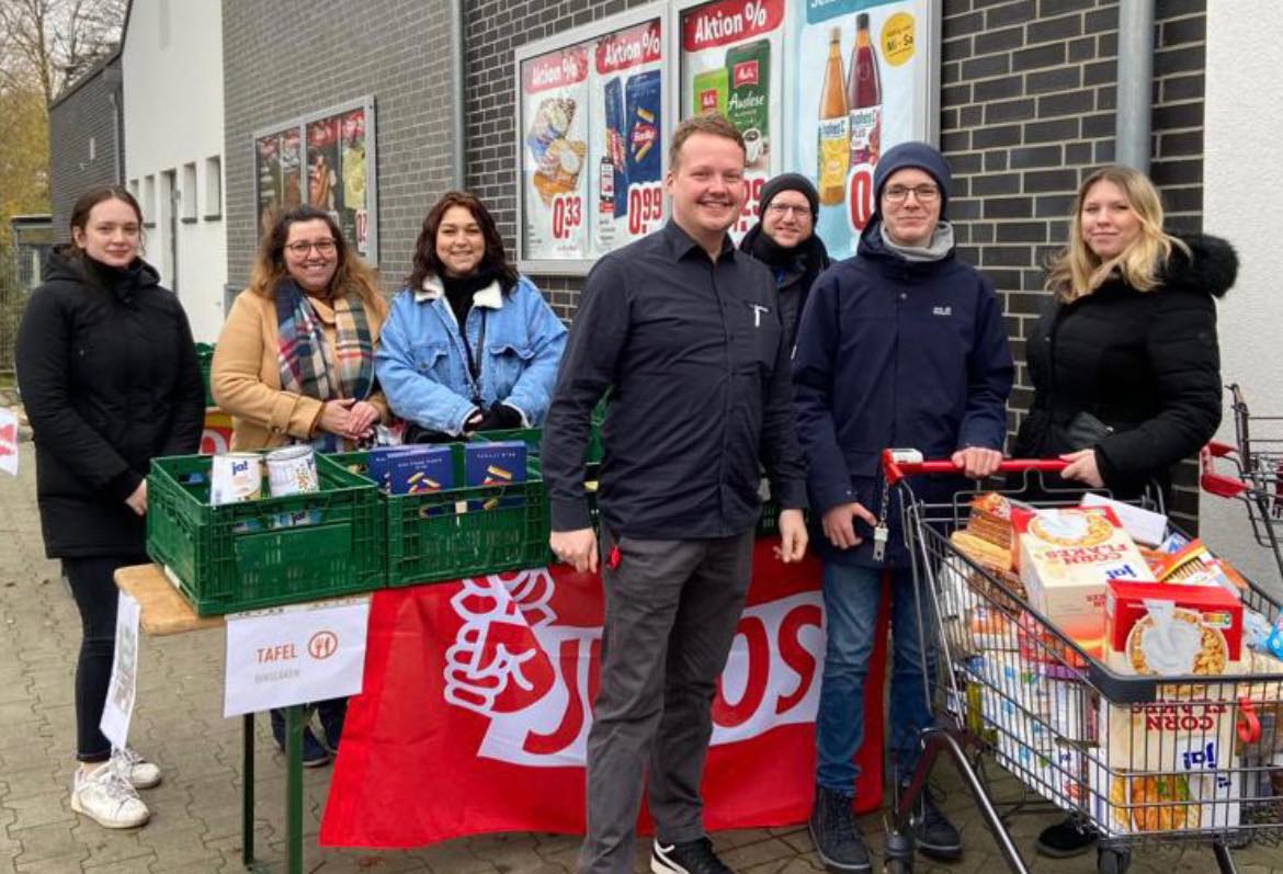 Jusos Hünxe sammelten für die Dinslakener Tafel