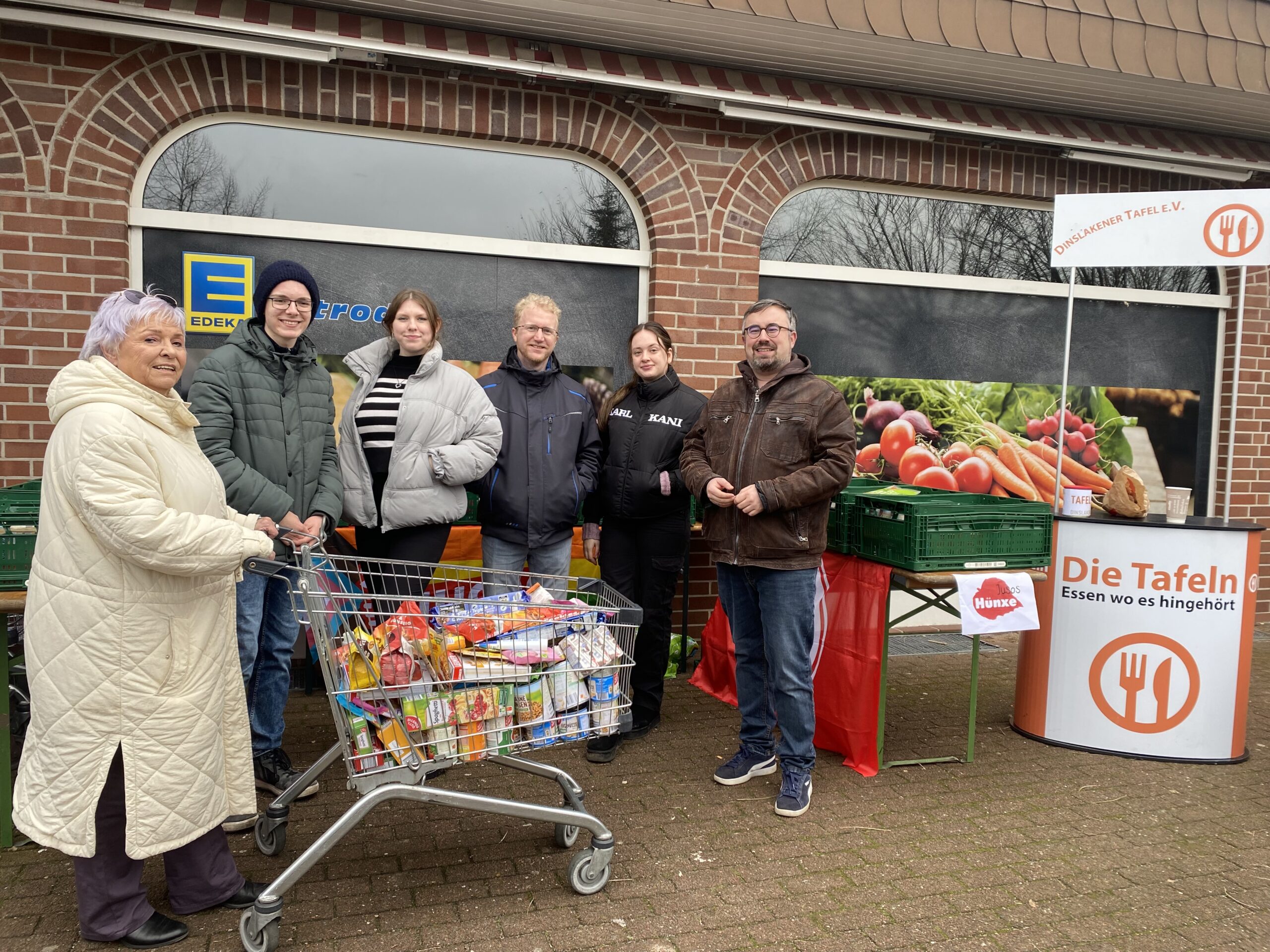 Tafelaktion der Jusos: Großzügige Spenden der Bruckhausener in der Vorweihnachtszeit