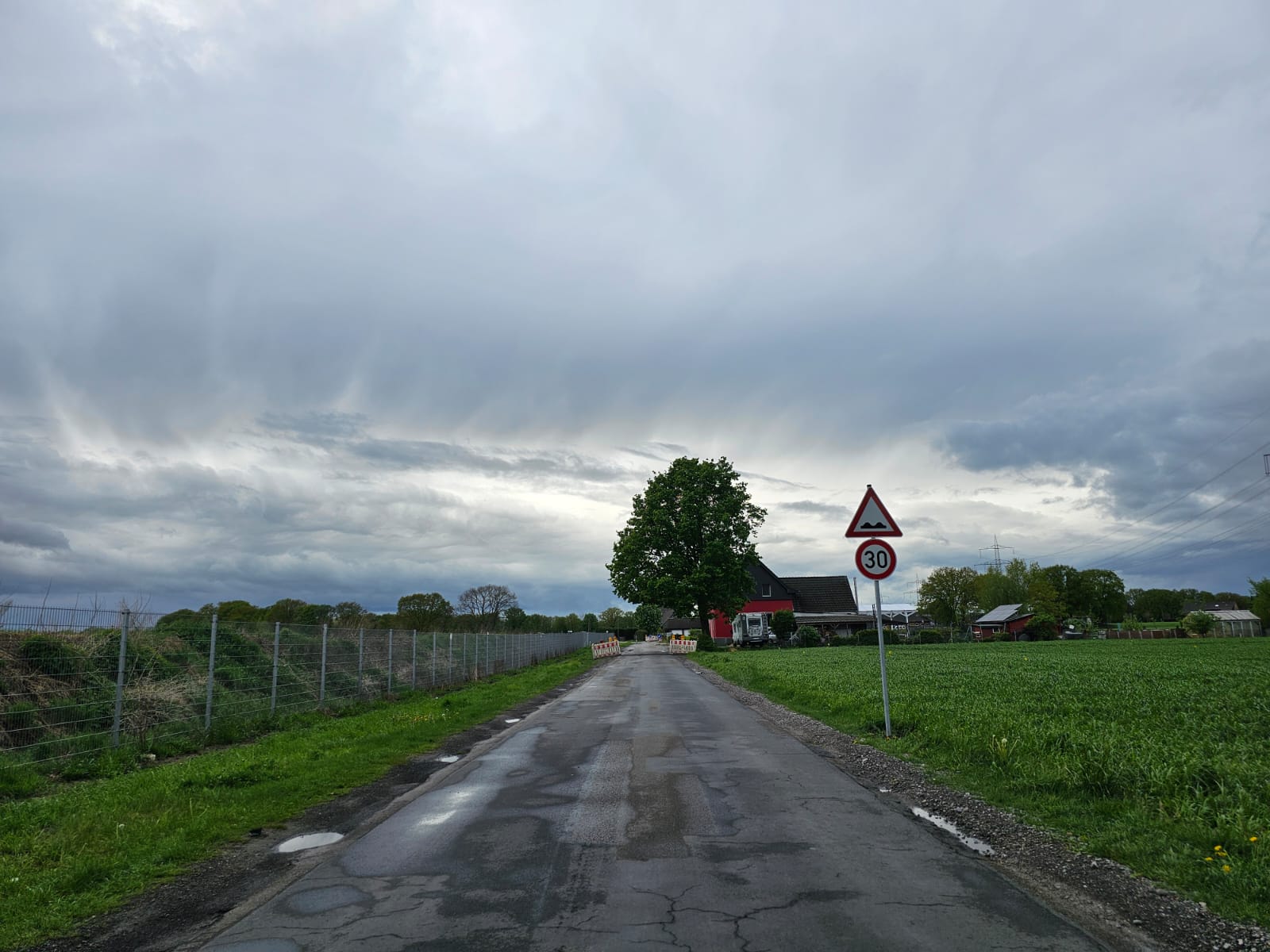 Tempo 30 und Bodenschwellen sorgen für mehr Sicherheit auf Tenderingsweg und Schwarzer Weg