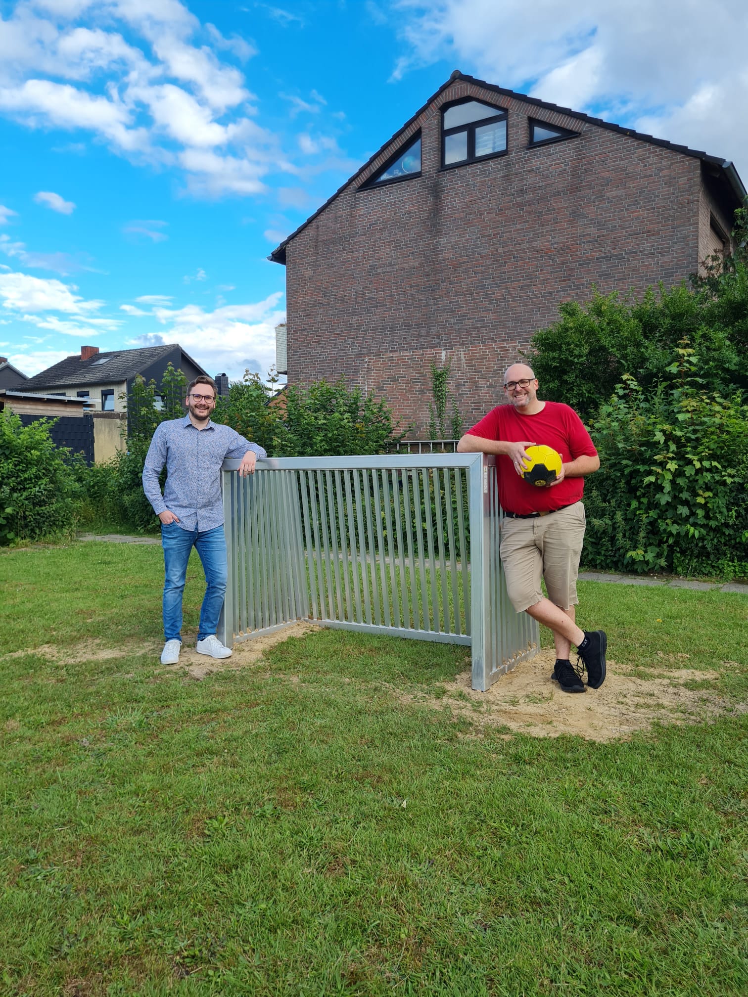 Freude über neue Bolzplatz-Tore an der Donnersbergstege