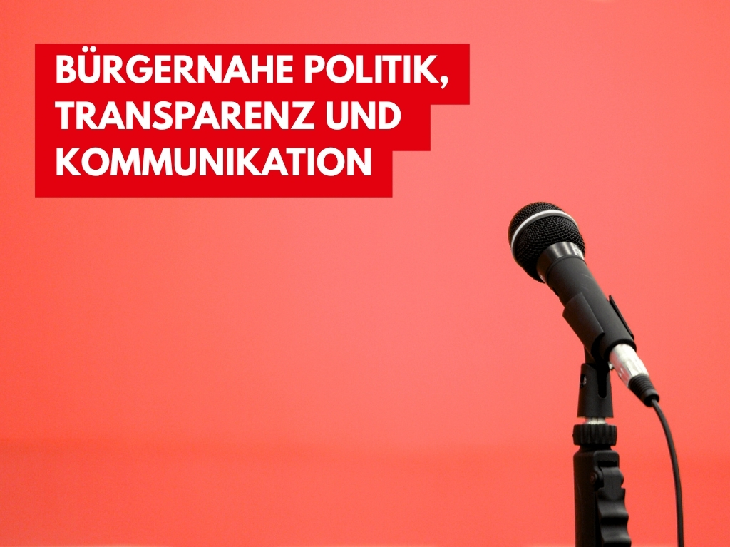 Es ist ein Mikrofon zu sehen. Darüber steht: Bürgernahe Politik, Transparenz und Kommunikation.